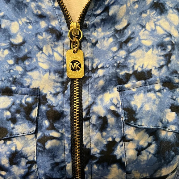 Michael Kors Zip Front Blue & White Tie Dye Roll Tab Sleeve Blouse Size Small - Picture 10 of 10